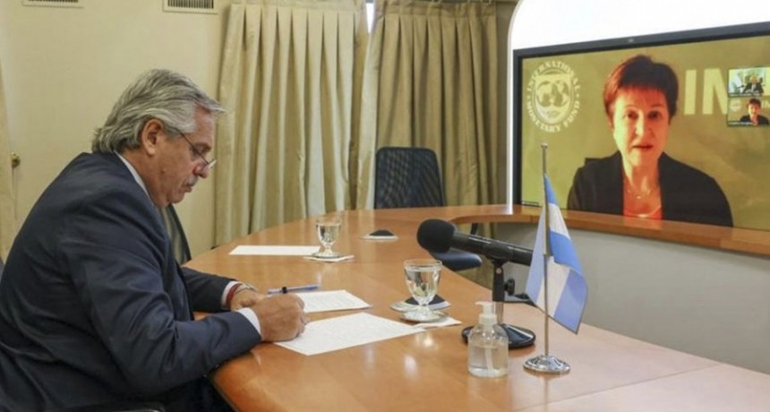 Fern&aacute;ndez afirm&oacute; que Macri tom&oacute; una deuda con el FMI a "espaldas de generaciones de argentinos"