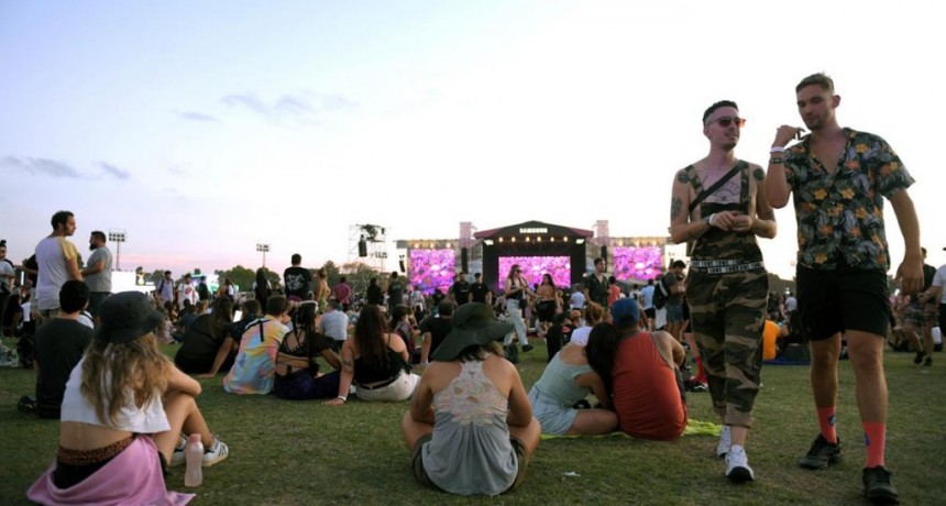 Ca7riel & Paco Amoroso se suman al Lollapalooza en su primera jornada