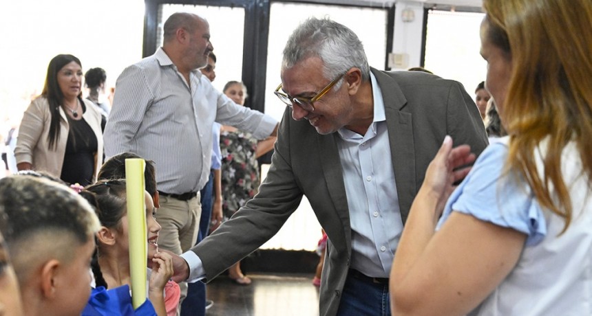 En Tigre centro, Julio Zamora acompañó a la comunidad educativa en el inicio del ciclo lectivo 2024
