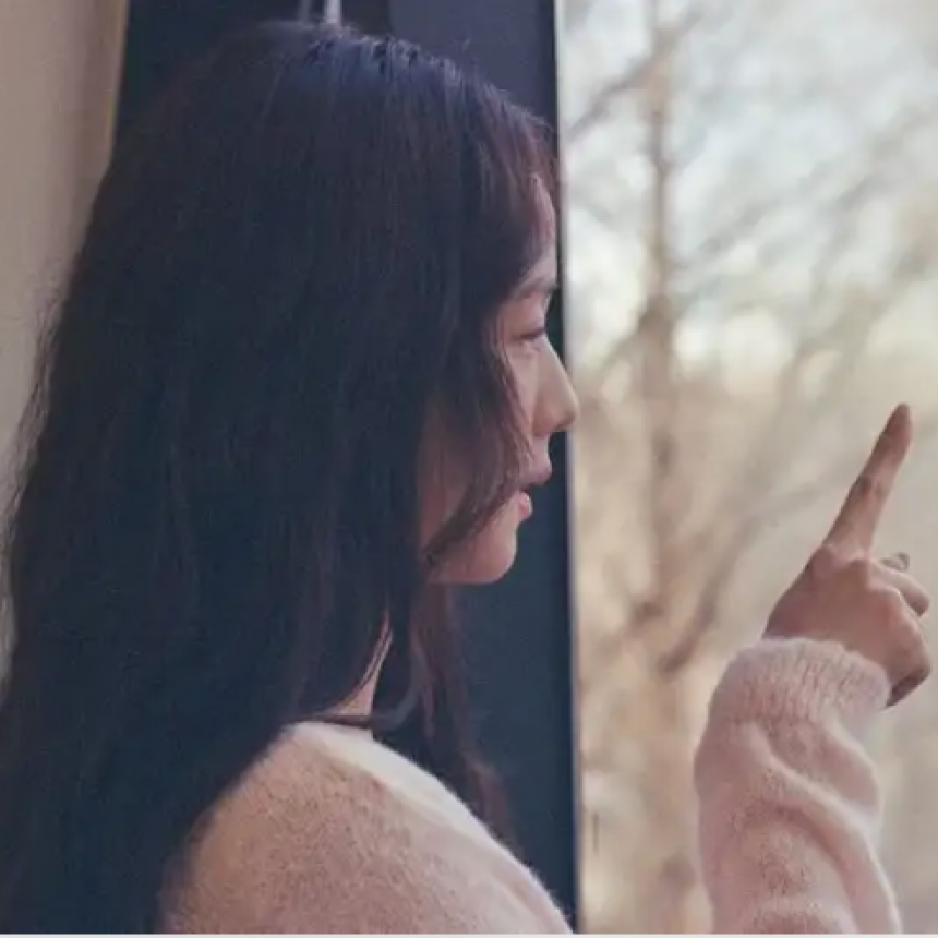 Jisoo lanzó un video especial para su tema 