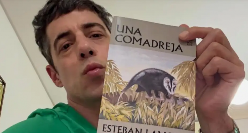Esteban Lamothe cumpli&oacute; un sue&ntilde;o personal: lanz&oacute; su primer libro de poes&iacute;a y revel&oacute; la historia &iacute;ntima detr&aacute;s de &ldquo;Una comadreja&rdquo;