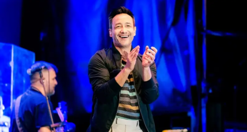 Luciano Pereyra revolucion&oacute; el Festival del Artesano con la versi&oacute;n de &ldquo;Siesta de Verano&rdquo;