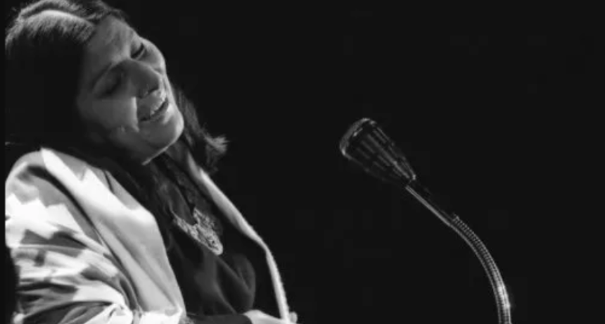 Mercedes Sosa y la canci&oacute;n que volvi&oacute; a sonar en las marchas del 8M
