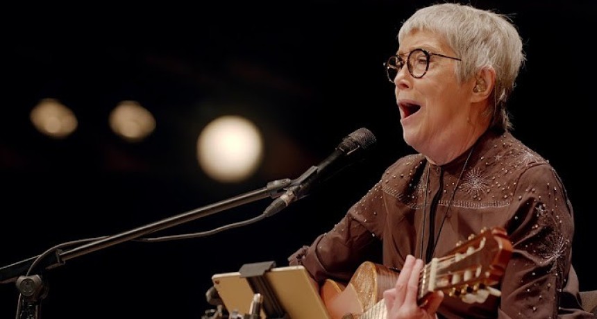 Teresa Parodi vuelve a los escenarios porte&ntilde;os con un show &iacute;ntimo 