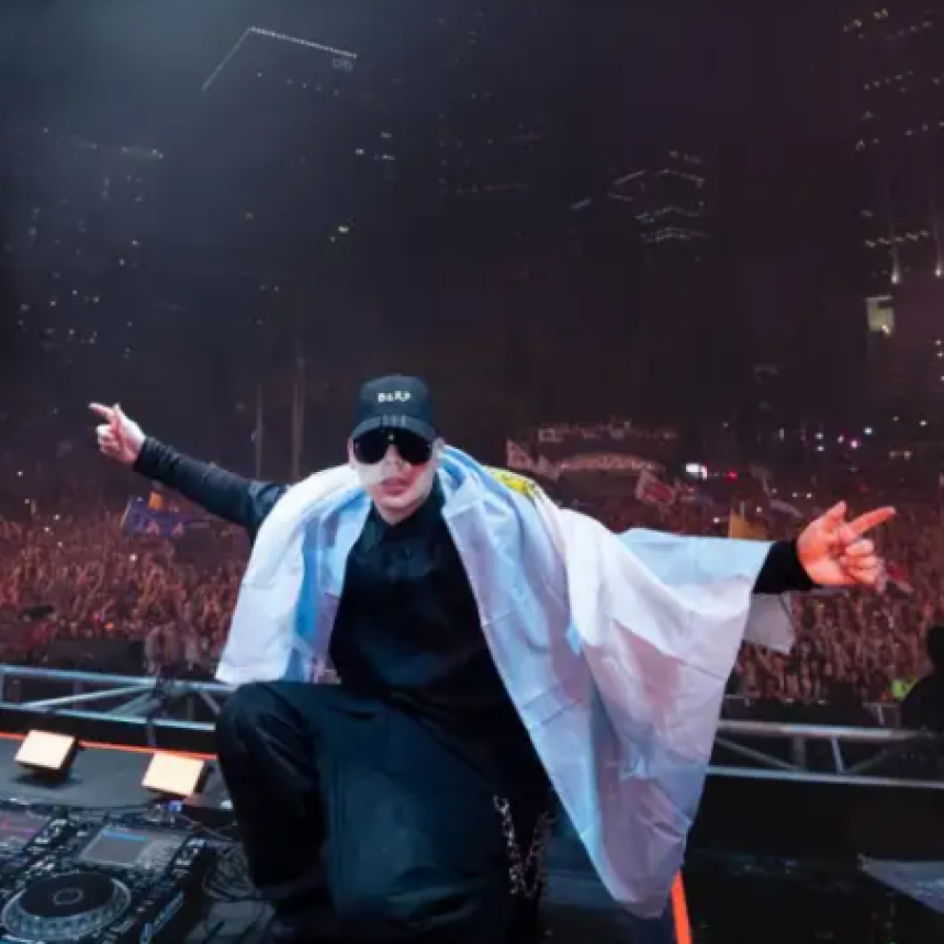 Bizarrap deslumbr&oacute; en el Ultra Music Festival: un set especial e invitados de lujo