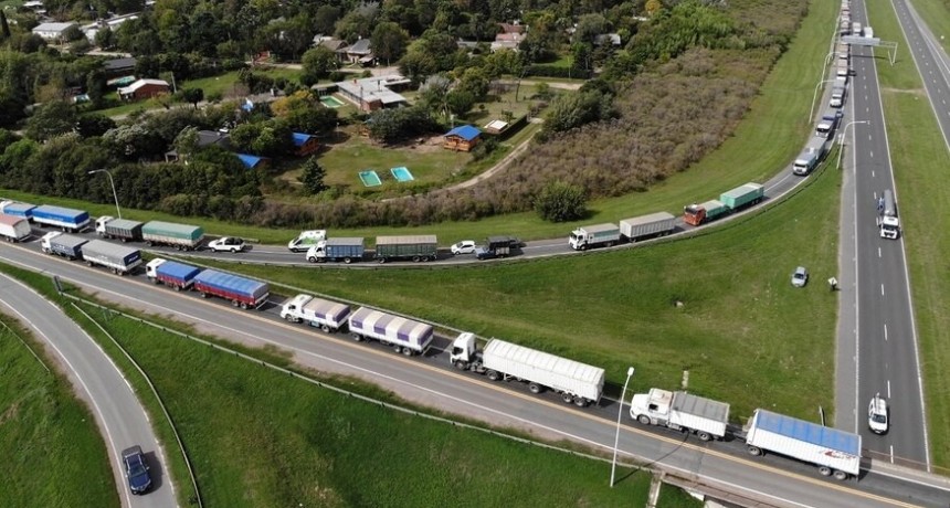 Cosecha: se acelera la llegada de miles de camiones a los puertos del Gran Rosario