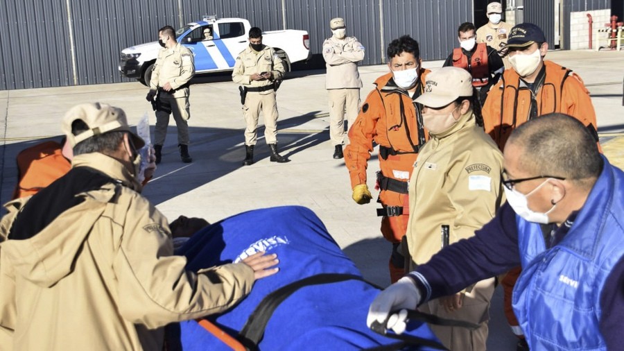  Evacuaron en helicóptero a un marinero enfermo en un pesquero a 500 kilómetros de la costa 