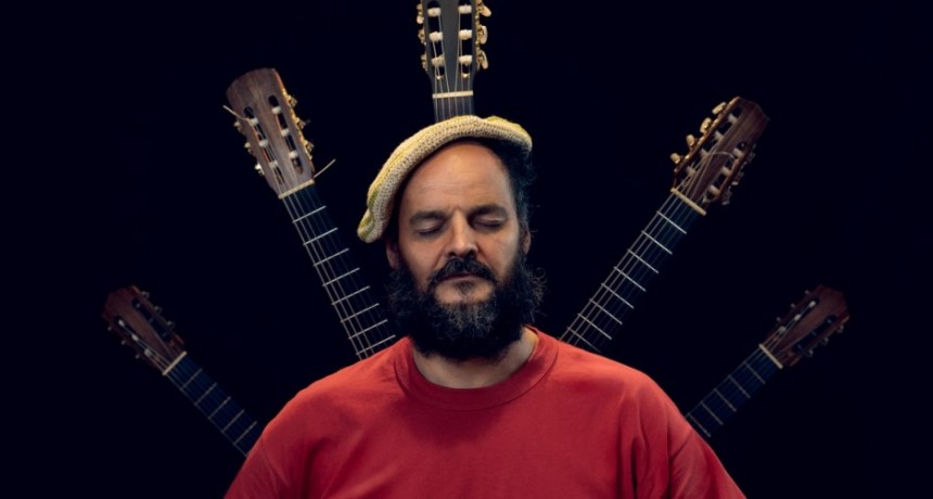 Carlos “Negro” Aguirre: una exploración folclórica al ritmo de cinco guitarras