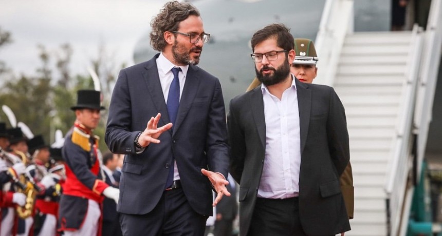 Boric lleg&oacute; a la Argentina y ser&aacute; recibido por Alberto Fern&aacute;ndez