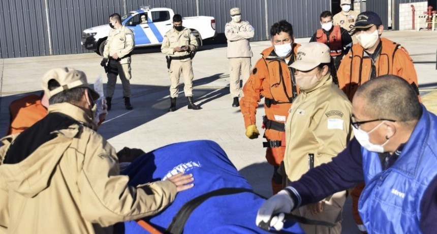  Evacuaron en helicóptero a un marinero enfermo en un pesquero a 500 kilómetros de la costa 