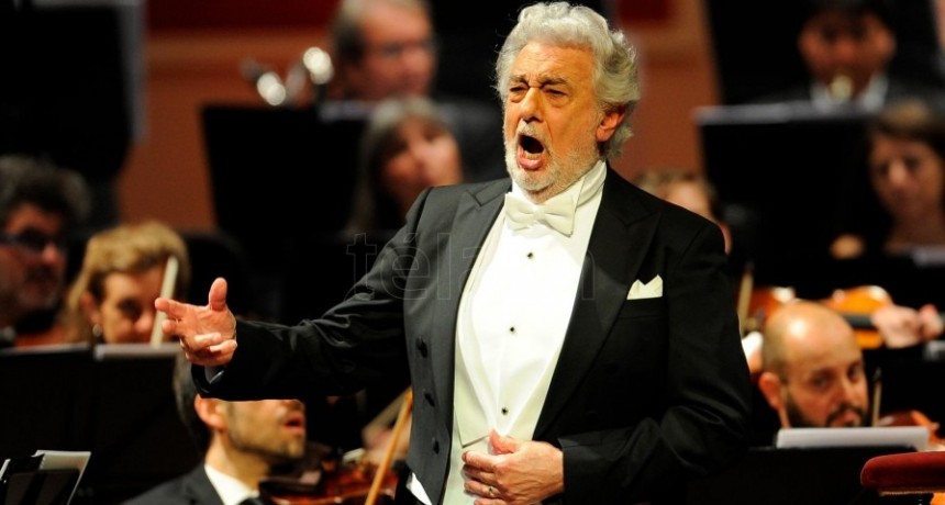 Ovaci&oacute;n de pie a Pl&aacute;cido Domingo en su vuelta al pa&iacute;s