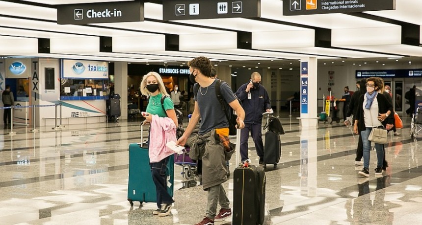 Migraciones simplificó los requisitos para viajar al exterior