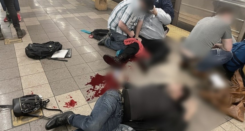 Nueva York: balearon a varias personas y hallaron explosivos sin detonar en el subte