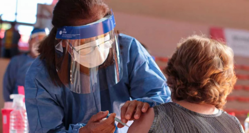  Se aplicará la cuarta dosis para mayores de 50, grupos de riesgo y docentes 