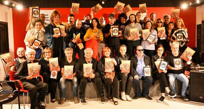 Lanzaron el álbum de figuritas de la música argentina para las escuelas de todo el país