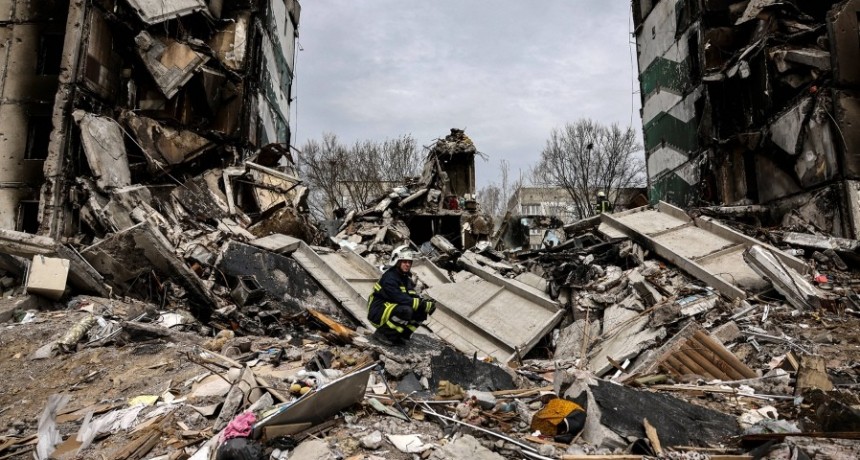 Al menos seis muertos, entre ellos un niño, por un ataque ruso en el oeste de Ucrania