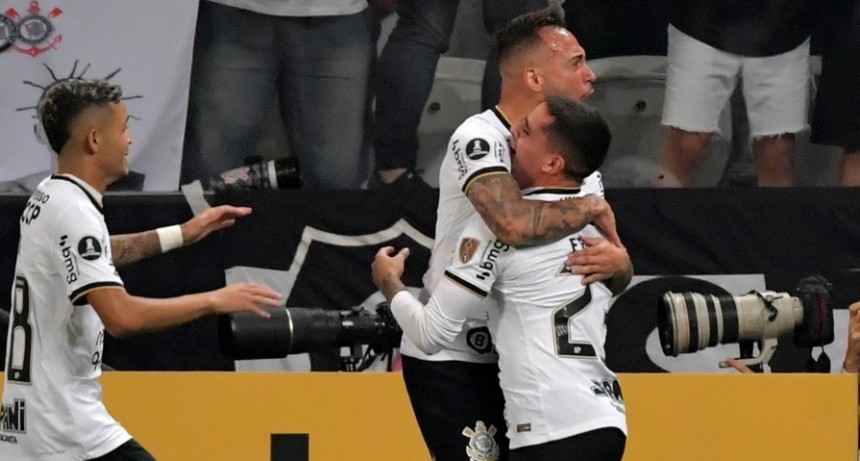 Boca perdió ante Corinthians en Brasil y se complica en su grupo 