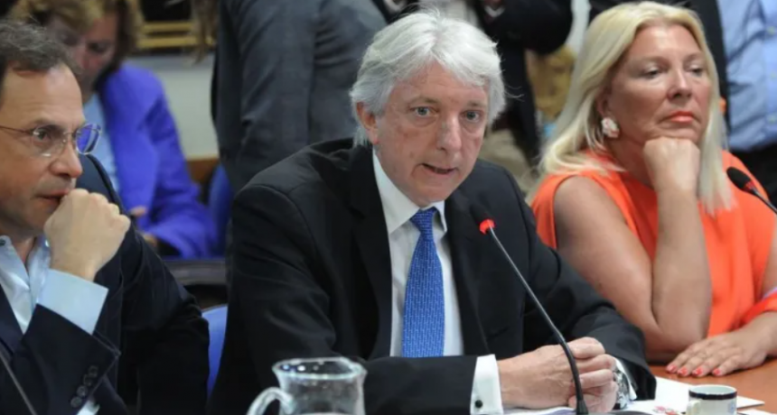 Senadores del FdT cuestionan a exvicecanciller del macrismo y la oposición pide citarlo