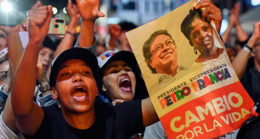 A un mes de las elecciones en Colombia, días agitados presagian un árido camino a las urnas