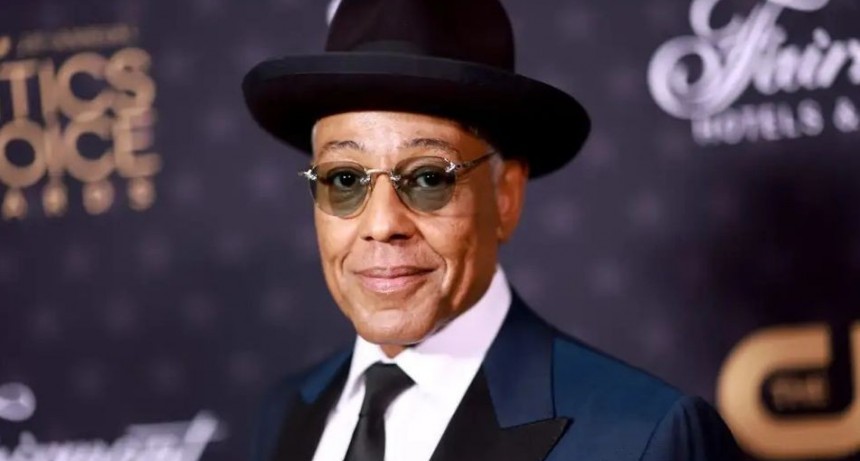 La primera canción que se conoció es Fortnight y la hace a dúo con Post Malone