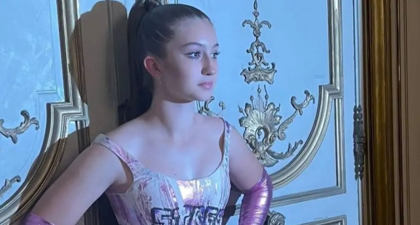 Así fue el elegante look de Indiana Cubero para salir de fiesta