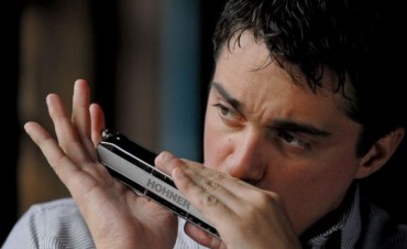 Franco Luciani profundiza en “Anda en el Aire” su indagación sobre la música argentina