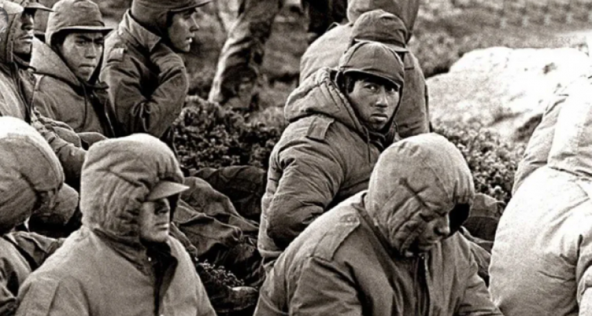 Se reabre el debate sobre si son delitos de lesa humanidad las torturas a soldados en Malvinas