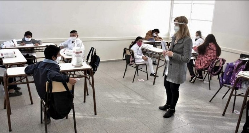 Gremios docentes realizan un paro de 48 horas para rechazar presencialidad en la Ciudad