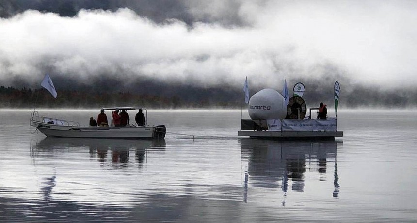 Despliegan la primera fibra óptica subacuática en la Argentina