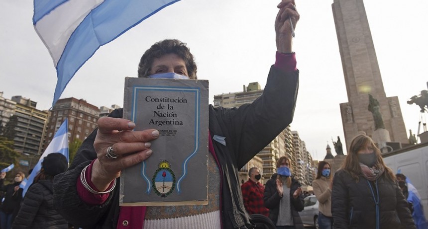 Reclamo contra las restricciones y 30 detenidos en una marcha anticuarentena 
