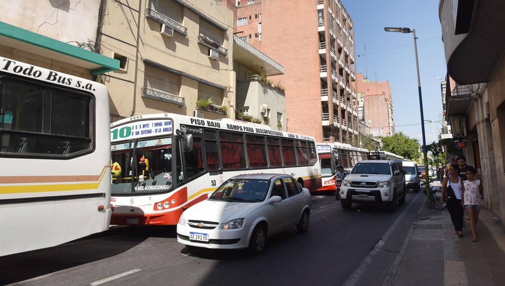 Funciona el transporte de pasajeros en las provincias y podría levantarse el paro del jueves y viernes