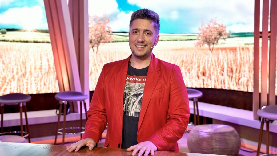 Jey Mammon dio positivo de Covid y retrasa su estreno teatral una semana