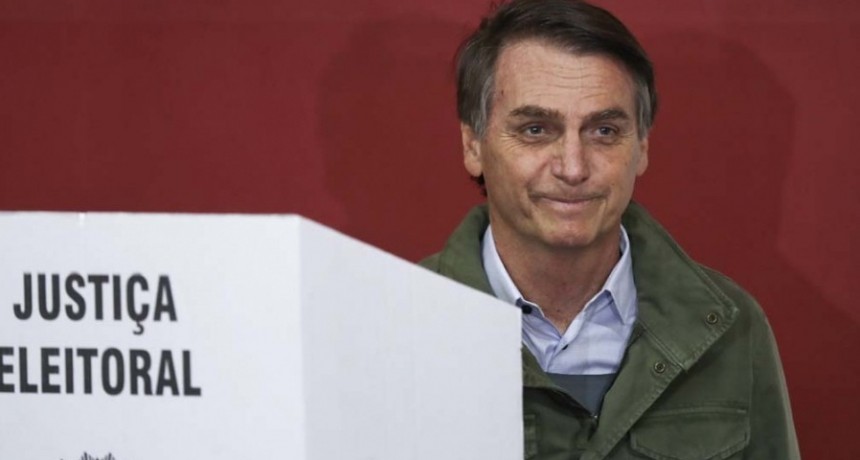 Bolsonaro avanza sobre la justicia electoral de cara a su duelo con Lula