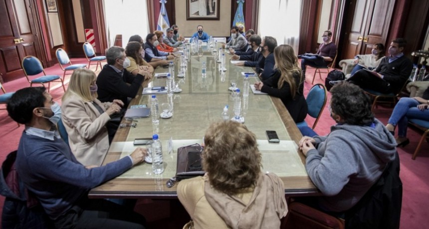 Kicillof anunció un aumento salarial de 10 puntos para los trabajadores estatales