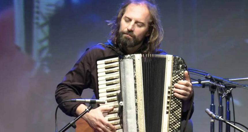 Con la presentación del Chango Spasiuk se reabre la sala Astor Piazzolla del Teatro Argentino