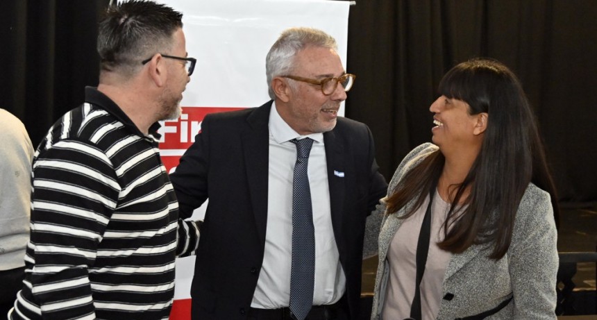 El intendente Julio Zamora acompañó a 77 familias de Tigre en la firma de sus escrituras