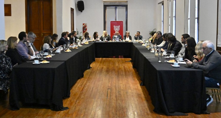 En un encuentro del Consejo local de Infancia, Julio Zamora llamó a priorizar a la niñez como eje de la comunidad