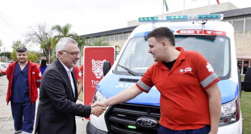 El intendente Julio Zamora presentó 3 nuevas ambulancias del Sistema de Emergencias Tigre