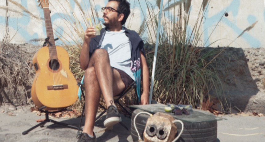 Seba Alfaro presenta “Sudamérica suda”, el primer adelanto de su nuevo disco