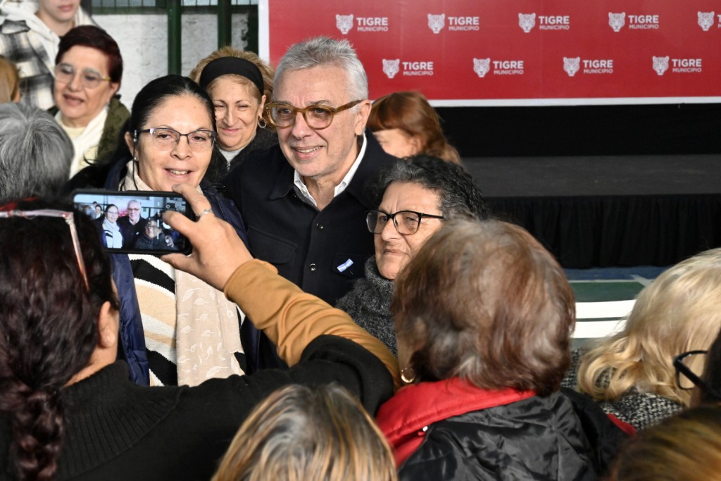 Julio Zamora distinguió la labor de más de 200 trabajadoras y trabajadores vecinales de Benavídez, Dique Luján y Ricardo Rojas
