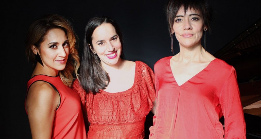 Seis manos al piano, por Natalia González Figueroa, Melina Marcos y Daniela Salinas