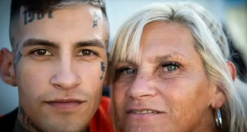 La furiosa reacción de la madre de L-Gante a la aparición de su supuesto padre biológico: 