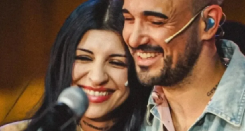 Abel Pintos y Cazzu cantaron folklore juntos en el Día de la Patria