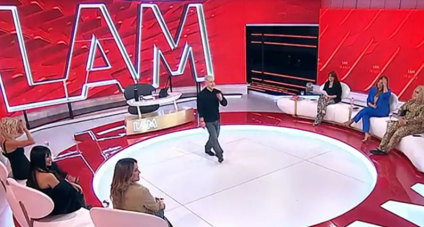 Así presentó Ángel de Brito la nueva escenografía de LAM: el desfile de las angelitas, tribuna y estudio renovado