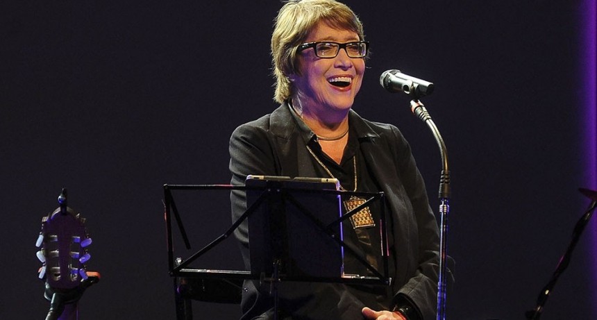 Teresa Parodi le canta a un tiempo “Distinto”