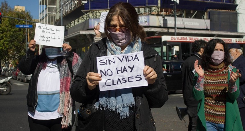 Finaliza otra semana de protestas de docentes porteños con 'semaforazo' y radio abierta