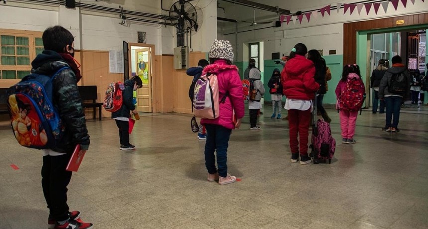 Docentes porteños continúan las protestas frente al negacionismo sanitario