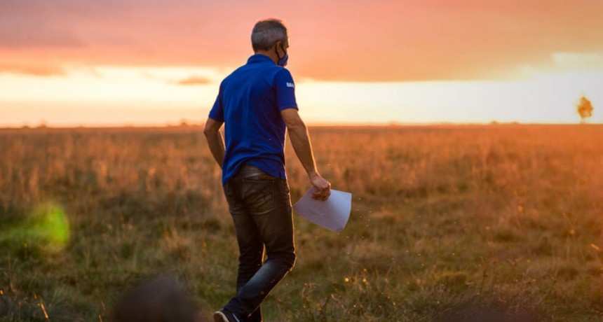 En pandemia, un maestro rural sigui&oacute; dando clases por radio y gan&oacute; un premio internacional