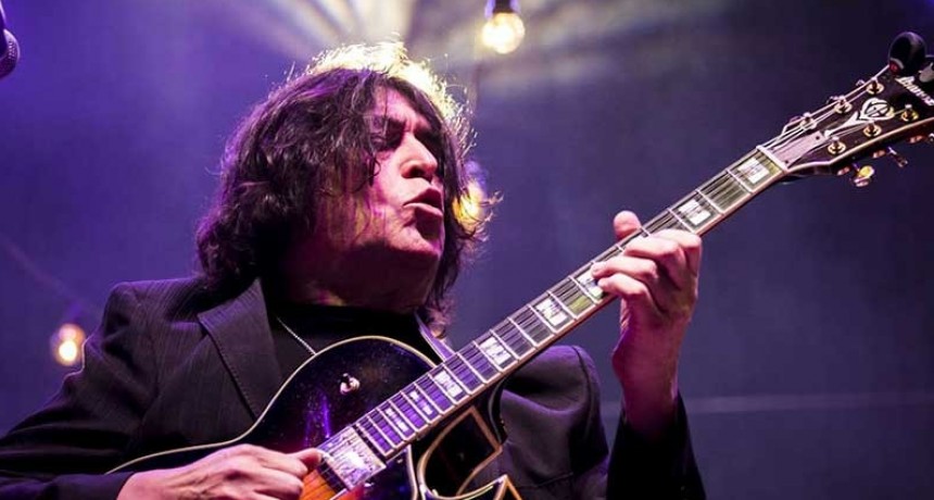 El guitarrista Luis Salinas se presentó en Rosario