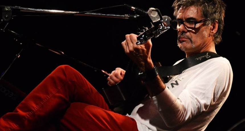 El cantante Fena Della Maggiora se presenta en el CCK